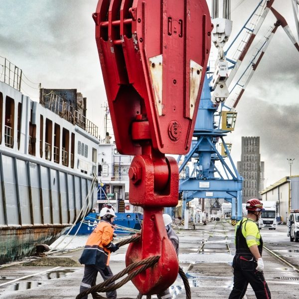 levage XXL Un levage XXL se prépare sur le port de St Nazaire