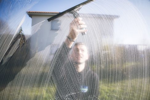 La danse de la raclette avec Martin de l'entreprise "En Toute Transparence". Un petit jeune qui n'en veut !