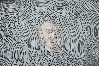 Cela ne fait que quelques mois que Martin de l'entreprise " En toute transparence" s'est lancé. Avec déjà de nombreux clients dont certains établissements prestigieux de Nantes. Photo réalisée dans le cadre d'un reportage métier