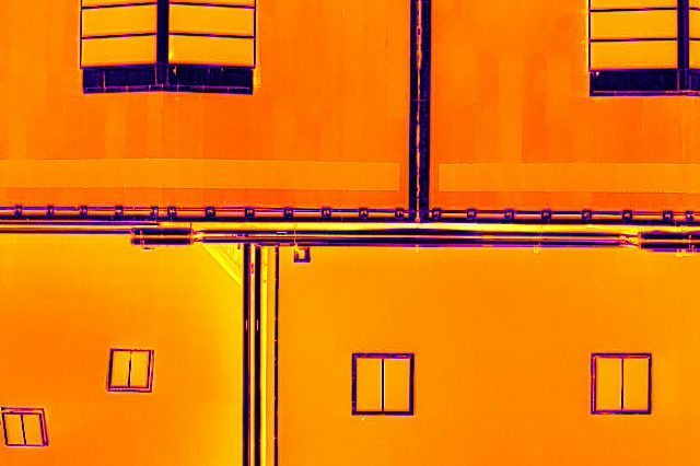 Étude thermique par drone d'une très grande toiture
