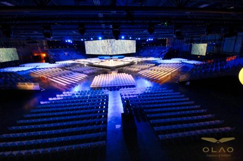 test lumière au hall Xxl. Nos deux caméras timelpases ont filmé l'installation du décor, et s'apprêtent à filmer l'évènement.