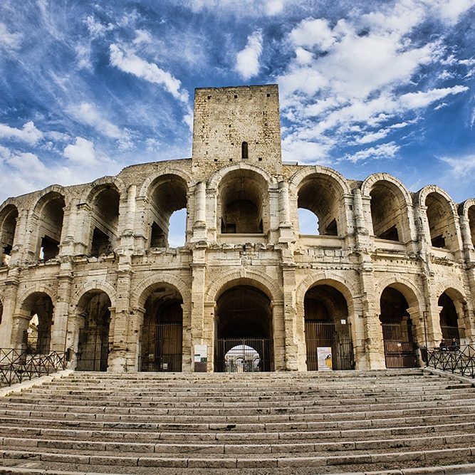 Les Arènes de la ville de Arles en Camargue