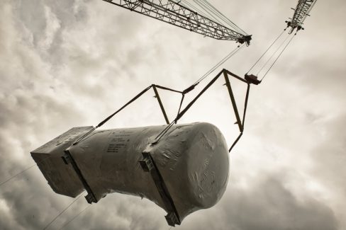 Suivi de chantier sur le port de St Nazaire avec le levage et déchargement d'une cuve de plus de 150T