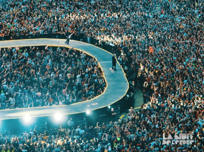 Proscénium pour le public de la Nuit de l'Erdre lors du concert d'Indochine