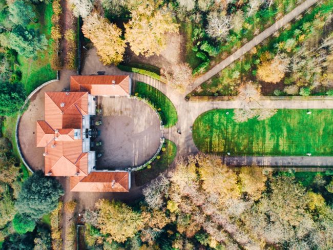 La Garenne Lemot jardin et géométrie au domaine de la Garenne Lemot. Un parc géré par le Grand Patrimoine de Loire Atlantique. Typiquement le genre de photo que nous proposons dans notre pack Photos Territoires