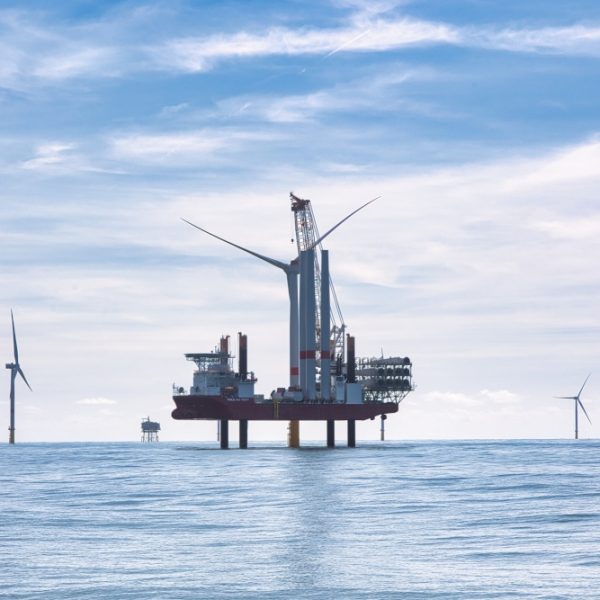 Vol au vent- Eolienne- Noirmoutier- Sept 251A7877-web Le vol au vent, un bateau spécialisé dans l'installation d'éoliennes au large. On a dû renoncé à faire une presta !
