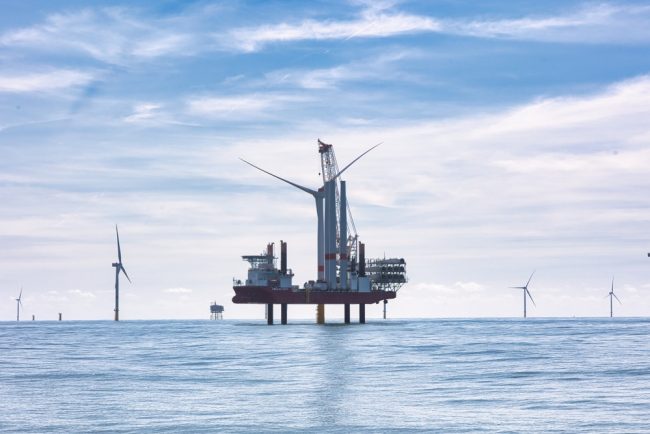 Le vol au vent, un bateau spécialisé dans l'installation d'éoliennes au large. On a dû renoncé à faire une presta !