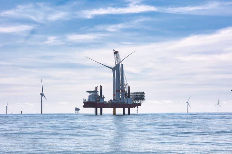 Le vol au vent, un bateau spécialisé dans l'installation d'éoliennes au large. On a dû renoncé à faire une presta !