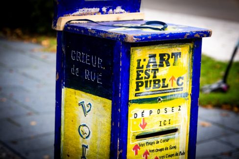 la boite à message d'un crieur de rue.