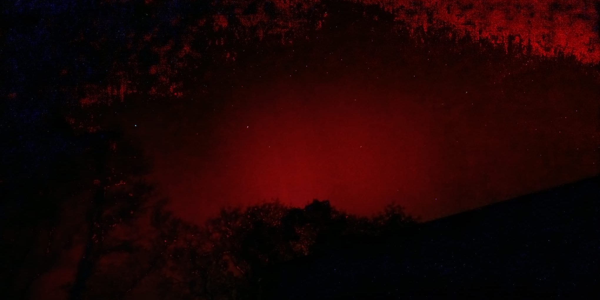 Aurores boréales des aurores boréales en Loire Atlantique, un phénomène rare qui risque de se produire un peu plus cette année.