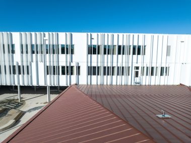 photographie d'un bardage, et d'une toiture zinc