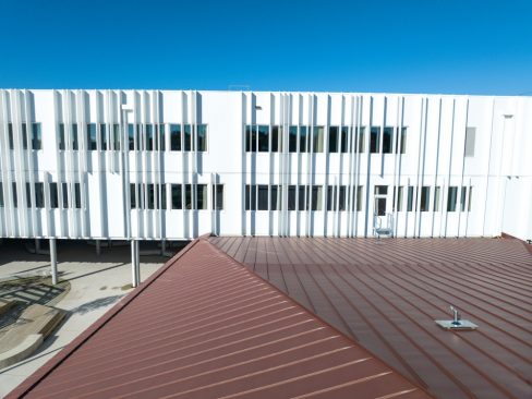 photographie d'un bardage, et d'une toiture zinc