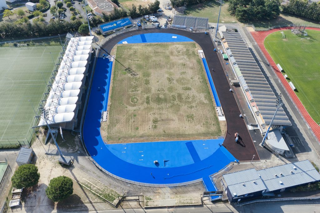 Suivi de chantier par drone : la nouvelle piste d'athlétisme bleue du stade René-Gaillard à Niort