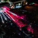 Concert de nuit à La Nuit de l'Erdre 2026 vu par drone : faisceaux lumineux rouges et blancs au-dessus du public