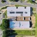 Pôle enfance de Petit-Mars vu à la verticale par drone à sa livraison, image du film de suivi de chantier en paille et terre crue
